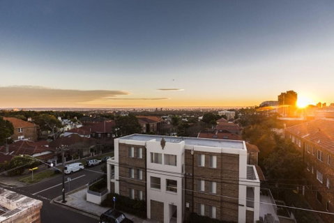 2 Bdrm Art Deco Apt Stroll To Bondi Junction - Whitsundays Accommodation 1