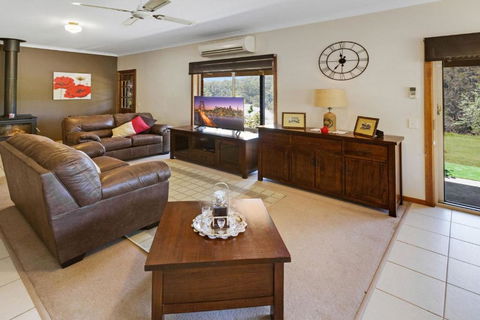 Mt Taylor Country Retreat 15 Minutes To Bairnsdale - Whitsundays Accommodation 4