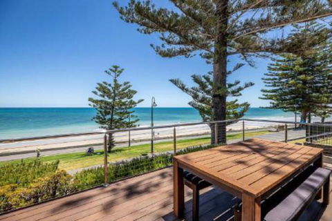 ULTIMA At The Bay Glenelg Absolute Beachfront - Whitsundays Accommodation 4