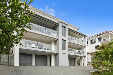 Stunning Apartment With Views Of Laguna Bay Unit 2 Taralla 16 Edgar Bennett Ave - Whitsundays Accommodation 1