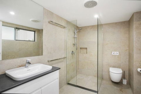 Stunning Apartment With Views Of Laguna Bay Unit 2 Taralla 16 Edgar Bennett Ave - Whitsundays Accommodation 3