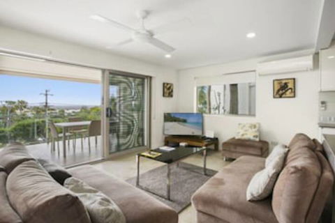 Stunning Apartment With Views Of Laguna Bay Unit 2 Taralla 16 Edgar Bennett Ave - Whitsundays Accommodation 0