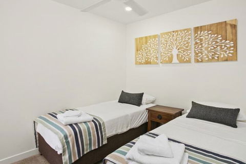 Stunning Apartment With Views Of Laguna Bay Unit 2 Taralla 16 Edgar Bennett Ave - Whitsundays Accommodation 4