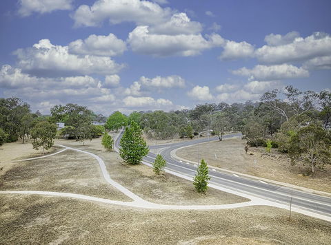 CANBERRA CHIC Hosted By LAbode - Whitsundays Accommodation 1