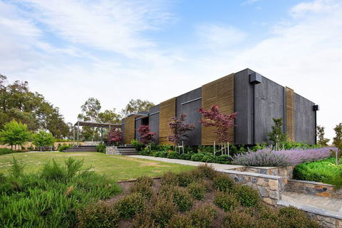 Ridge House - Whitsundays Accommodation 2