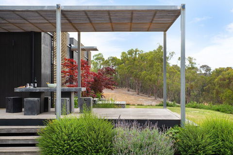 Ridge House - Whitsundays Accommodation 1