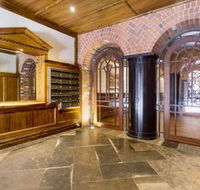 Upscale Polished King Street Suite - Whitsundays Accommodation
