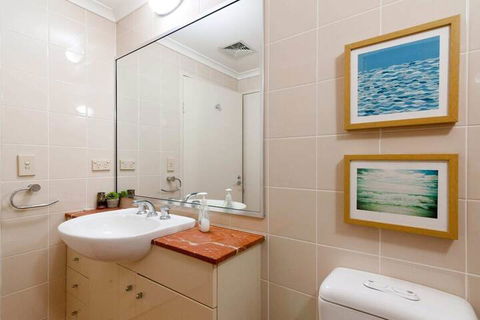 Amazing Studio With Pool In Central Sydney - Whitsundays Accommodation 3