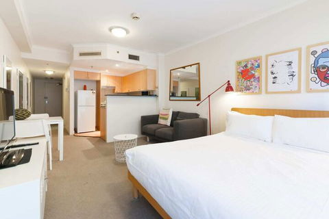 Amazing Studio With Pool In Central Sydney - Whitsundays Accommodation 7