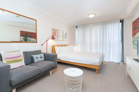 Amazing Studio With Pool In Central Sydney - Whitsundays Accommodation 6