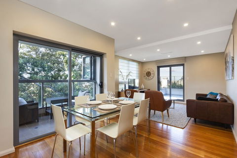 2 Bdrm North Sydney With Harbour Views - Whitsundays Accommodation 7