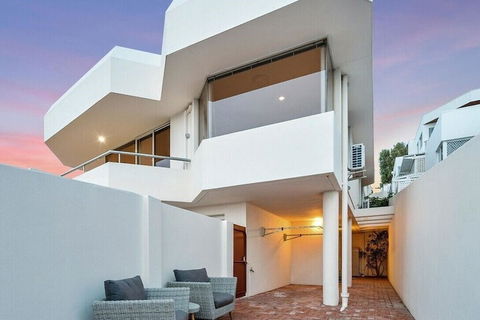 Cottesloe Ocean View House - Whitsundays Accommodation 2