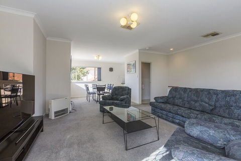 The Burswood Townhouse - Whitsundays Accommodation 4