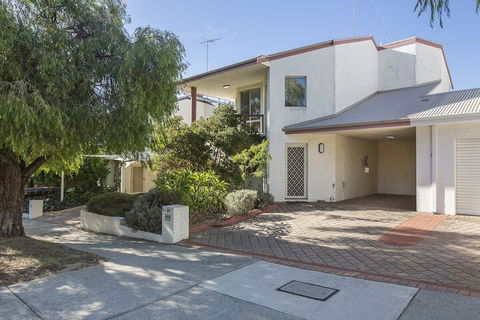 The Burswood Townhouse - Whitsundays Accommodation 1