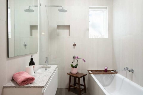 Garden Style Apartment In Prime Location - Whitsundays Accommodation 4