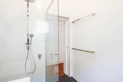 Quiet 1 Bedroom Apartment 5 Minutes From CBD - Whitsundays Accommodation 3