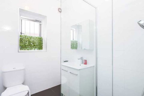 Quiet 1 Bedroom Apartment 5 Minutes From CBD - Whitsundays Accommodation 6