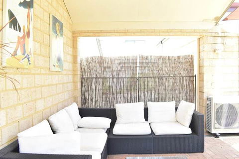 Comfortable 2 Bedroom With Serene Garden - Whitsundays Accommodation 3