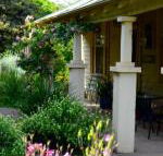 Clyde Cottage - Whitsundays Accommodation