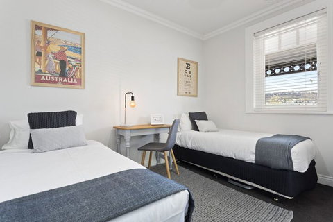 Bluestone Cottage Launceston - Whitsundays Accommodation 4