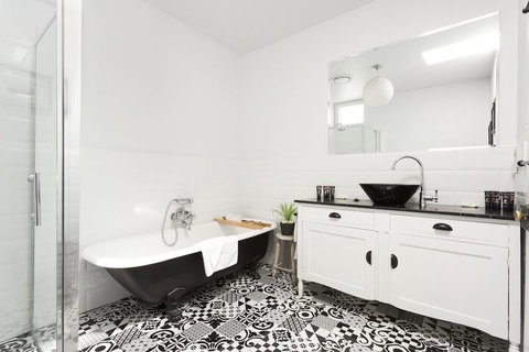 Bluestone Cottage Launceston - Whitsundays Accommodation 7