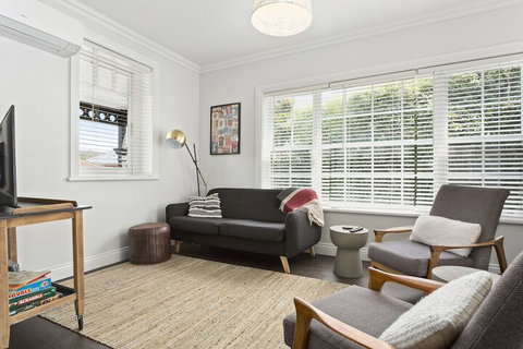 Bluestone Cottage Launceston - Whitsundays Accommodation 5