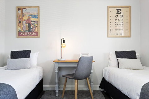 Bluestone Cottage Launceston - Whitsundays Accommodation 3