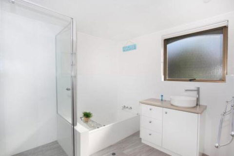 Unit 2 Cooltoro Court 7 Frank Street Coolum Beach 400 BOND LINEN INCLUDED - Whitsundays Accommodation 4