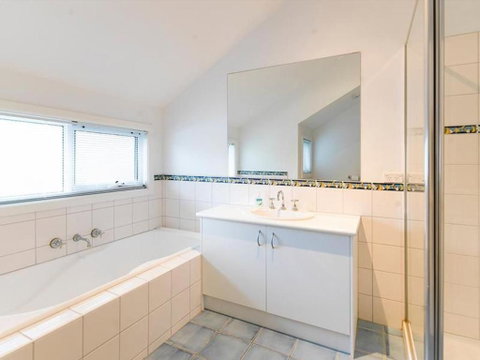 EVERGREEN BEACH HOUSE - Whitsundays Accommodation 1