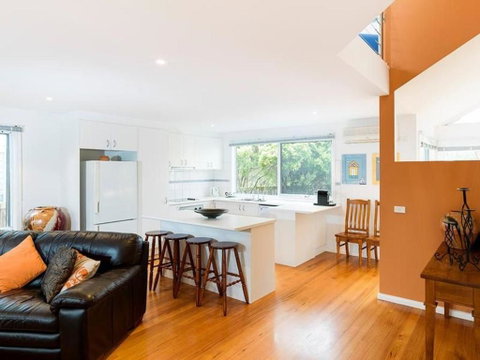 EVERGREEN BEACH HOUSE - Whitsundays Accommodation 3