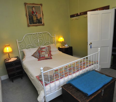 Emma Tiver Heritage Cottage - Whitsundays Accommodation 2