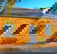 Emma Tiver Heritage Cottage - Whitsundays Accommodation