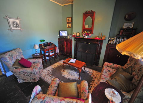 Emma Tiver Heritage Cottage - Whitsundays Accommodation 3