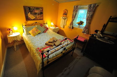 Emma Tiver Heritage Cottage - Whitsundays Accommodation 4