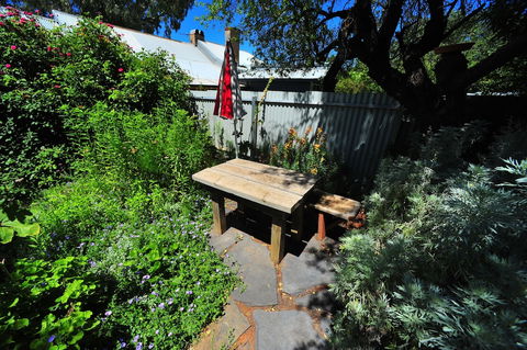 Emma Tiver Heritage Cottage - Whitsundays Accommodation 6