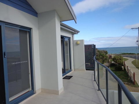 The Beach Villa Bunbury - Whitsundays Accommodation 2