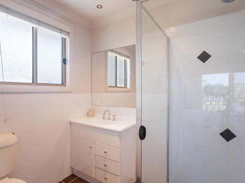 Relax At Pacific 1 / 26 Pacific Avenue Private Duplex With Enclosed Yard - Whitsundays Accommodation 6