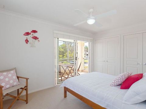 Relax At Pacific 1 / 26 Pacific Avenue Private Duplex With Enclosed Yard - Whitsundays Accommodation 1