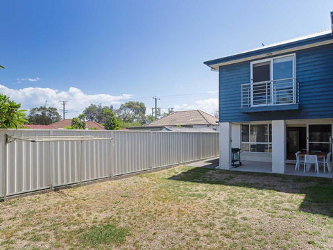 Relax At Pacific 1 / 26 Pacific Avenue Private Duplex With Enclosed Yard - Whitsundays Accommodation 3