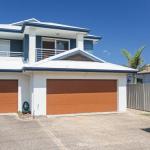 Relax At Pacific 1 / 26 Pacific Avenue Private Duplex With Enclosed Yard - Whitsundays Accommodation 0