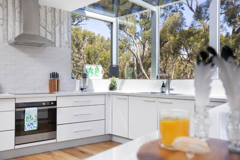 The Bird House - Whitsundays Accommodation 2
