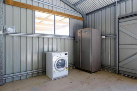 SeaHaven 2 Richardson Ave Large Home With Aircon Smart TV WIFI Netflix & Boat Parking - Whitsundays Accommodation 2