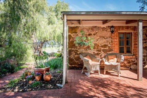Lucys Cottage - Whitsundays Accommodation 0