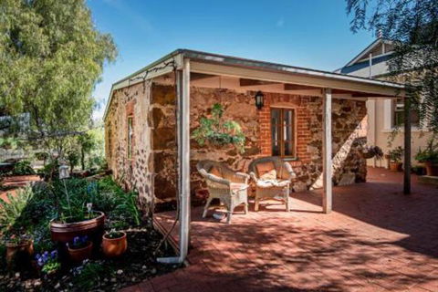 Lucys Cottage - Whitsundays Accommodation 2