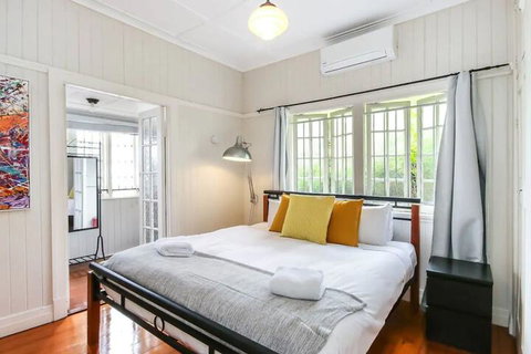Quiet 3 Bedroom House In Albion With Parking - Whitsundays Accommodation 7