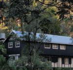 Walhalla Coach House - Whitsundays Accommodation