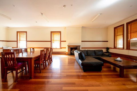 City Centre Motel Hotel - Whitsundays Accommodation 2