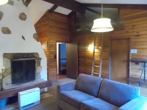 Retro 2 Bedroom & 2 Loft Apartment - Whitsundays Accommodation 3