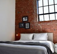 Stylish Warehouse Conversion in Heart of Fitzroy - Whitsundays Accommodation