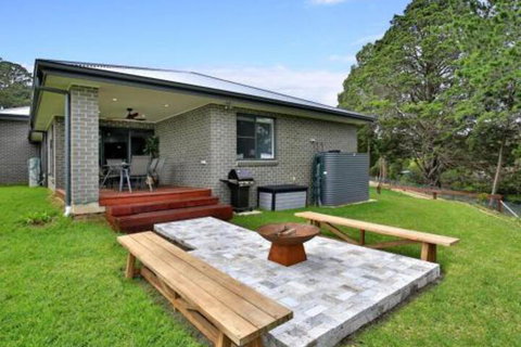 Rockwall Pet Friendly Fire Pit - Whitsundays Accommodation 5